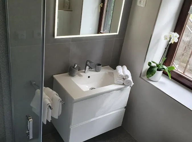 בית אירוח Ostan *